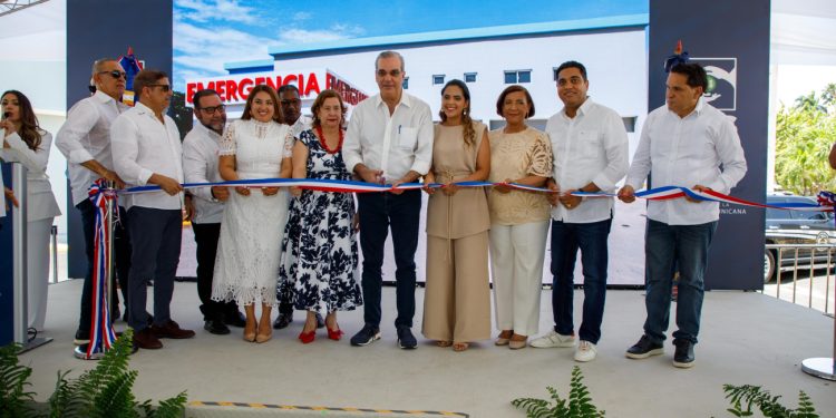 Presidente Abinader inaugura ampliación del área de internamiento del Hospital Regional Luis Morillo King, que beneficiará a más de 500,000 personas