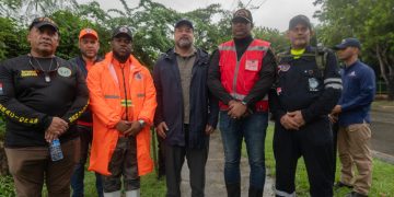 Ministro de Medio Ambiente y alcaldesa de Santo Domingo Norte supervisan acciones de respuesta ante los efectos de la tormenta Melissa