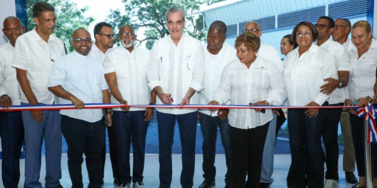 Presidente Abinader pone fin a más de 60 años de espera con la inauguración del polideportivo Club Rafael Osvaldo Mercedes (CROM), en Villa Mella