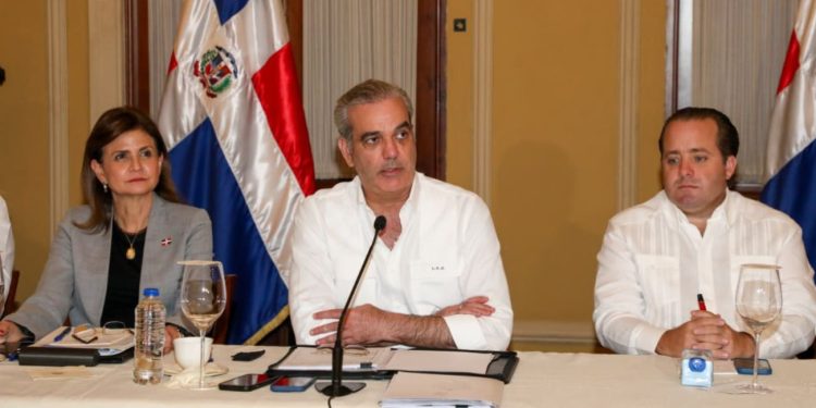 Presidente Abinader dispone suspensión de la docencia en los sectores público y privado por 48 horas en el Gran Santo Domingo y litoral sur por tormenta Melissa