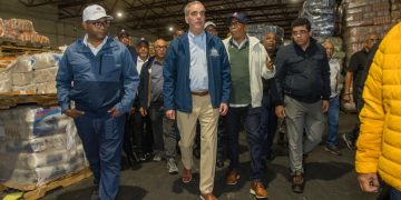 Presidente Luis Abinader supervisó los alimentos que se están entregando a las poblaciones en alerta roja ante el paso de la tormenta Melissa