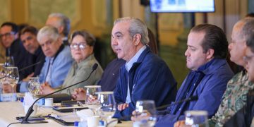 Presidente Abinader mantiene para este sábado suspensión de labores en provincias en alerta roja; medidas preventivas serán revisadas a las 9 a. m. del sábado en reunión de seguimiento desde el COE