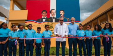 Presidente Abinader inaugura Liceo Padre José Salvador Fernández de 24 aulas, en Bonao, que beneficiará a más de 800 estudiantes