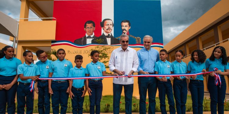 Presidente Abinader inaugura Liceo Padre José Salvador Fernández de 24 aulas, en Bonao, que beneficiará a más de 800 estudiantes