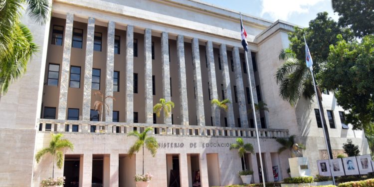 Minerd activa protocolos de emergencia ante pronósticos de lluvias por onda tropical