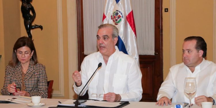 Presidente Abinader dispone aportes estatales por RD 12,000 millones para asistir a afectados por tormenta Melissa
