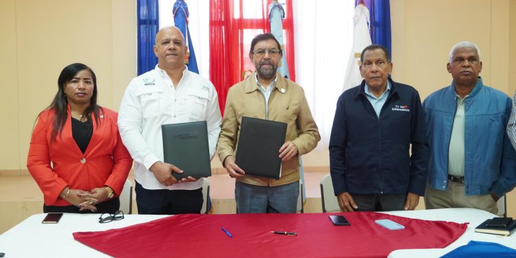 Indrhi e Indesur firman convenio para eficientizar la gestión hídrica en el Suroeste; en Independencia ejecutan obras por RD 360 millones