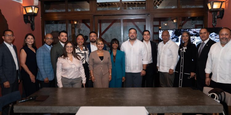 Ministro Paíno Henríquez destaca avances en agua, fiscalización y protección ambiental durante su participación en La Mesaza de GALA Media Group