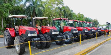 Presidente Abinader entrega maquinarias modernas para reducir mano de obra extranjera e impulsar mecanización del campo