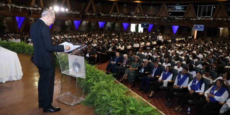 RD gradúa 20,000 jóvenes del programa de Inglés de Inmersión 2025: “La educación transforma vidas”, afirma García Fermín