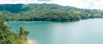 Sigue en curso investigación de Medio Ambiente sobre la coloración verde del agua en la presa de Hatillo