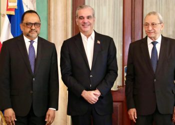 Presidente Abinader juramenta a Antoliano Peralta como ministro de Justicia y a Jorge Subero Isa como consultor jurídico