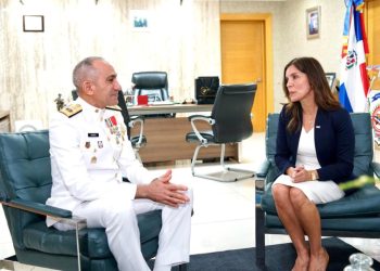 Embajadora de Estados Unidos, Leah Campos, se reúne con el presidente de la DNCD, vicealmirante José Manuel Cabrera Ulloa