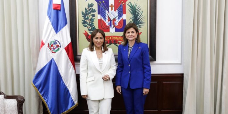 Vicepresidenta Raquel Peña deja juramentada a Mayra Jiménez al frente de Supérate