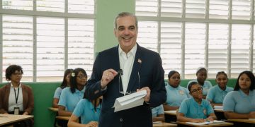 Presidente Abinader da seguimiento a la docencia de Educación Moral, Cívica y Ética Ciudadana