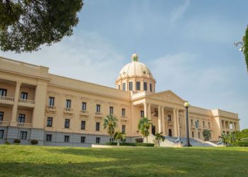 Decreto 6-26: Presidente designa a Julio Landrón como director del Servicio Nacional de Salud