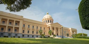 Decreto 6-26: Presidente designa a Julio Landrón como director del Servicio Nacional de Salud