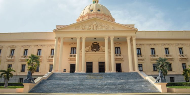 República Dominicana destaca en América Latina por avances institucionales y bajos niveles de riesgo político