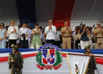 Presidente Abinader encabeza desfile militar con imponente demostración de capacidad y modernización de las fuerzas del orden