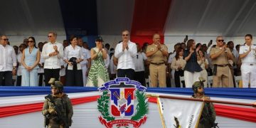Presidente Abinader encabeza desfile militar con imponente demostración de capacidad y modernización de las fuerzas del orden