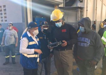 Sistema 911 coordina respuesta ante incendio en fábrica de plástico en Bajos de Haina