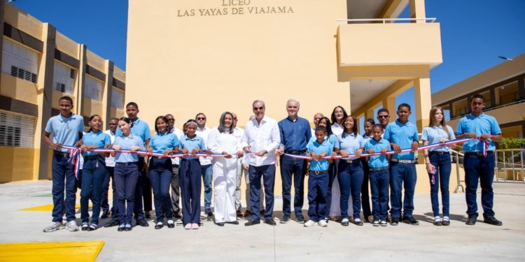 Presidente Abinader inaugura Liceo Las Yayas de Viajama en Azua, con capacidad para más de 595 estudiantes