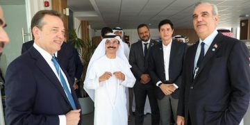 Presidente Abinader se reúne con el líder global de DP World para consolidar a la República Dominicana como centro logístico y de inversión regional