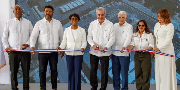 El presidente Abinader inaugura moderno mercado municipal en Higüey