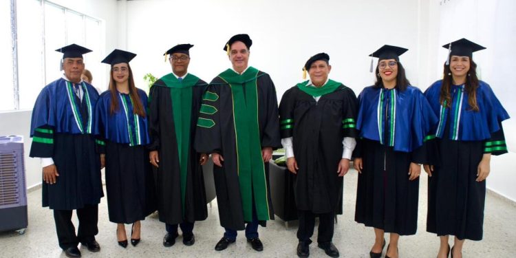 Presidente Abinader encabeza primera graduación del Recinto Sur de la Universidad ISA, provincia San Juan, lo cual multiplica oportunidades de progreso a la región