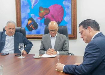 Ministro Sanz Lovatón lidera reunión con el sector provisiones para asegurar la cadena de suministro frente a la crisis en Medio Oriente
