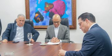 Ministro Sanz Lovatón lidera reunión con el sector provisiones para asegurar la cadena de suministro frente a la crisis en Medio Oriente
