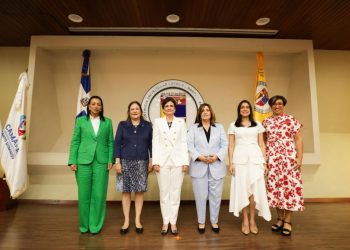 Vicepresidenta Raquel Peña encabeza graduación de 116 empresarias del programa MujerEs Avanza