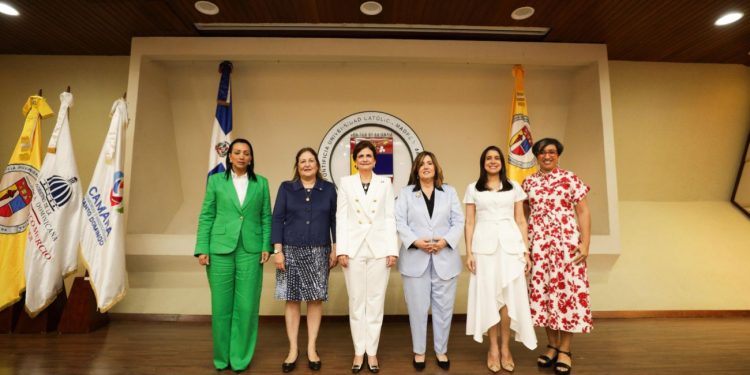 Vicepresidenta Raquel Peña encabeza graduación de 116 empresarias del programa MujerEs Avanza