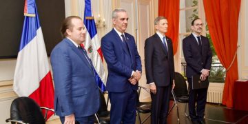 Presidente Abinader comparte con dominicanos en París y asegura que el Gobierno continuará brindando ayuda y oportunidades a la diáspora