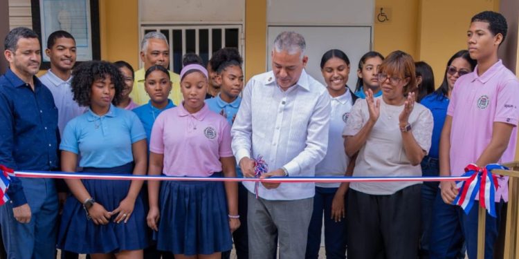 INABIE ponehttps://apuntes.com.do/wp-admin/void(0); en funcionamiento nuevo módulo de salud bucal en beneficio de más de 1,000 estudiantes del municipio de Sánchez