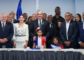 Presidente Abinader se reúne con dominicanos en Chile y resalta oportunidades que se abren por buenas relaciones con Kast