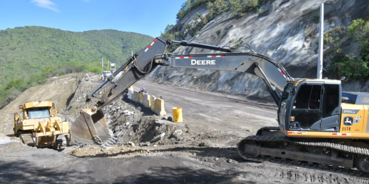 Obras Públicas avanza soluciones tras derrumbe en carretera Ocoa–Cruce de Ocoa