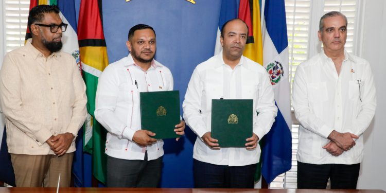 La República Dominicana y Guyana firman contrato para exploración de bloque petrolero en Guyana