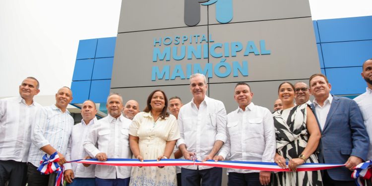 Presidente Abinader entrega el Hospital Municipal de Maimón remozado, ampliado y equipado con nueva área de Emergencia, junto con el Centro de Primer Nivel
