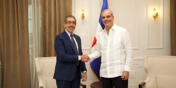 Presidente Abinader recibe en el Palacio Nacional al nuevo rector electo de la UASD, Jorge Asjana David