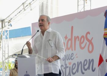 Presidente Abinader destaca sacrificio y fortaleza de las madres dominicanas durante jornada nacional “Madres que Sostienen”