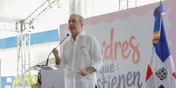 Presidente Abinader destaca sacrificio y fortaleza de las madres dominicanas durante jornada nacional “Madres que Sostienen”