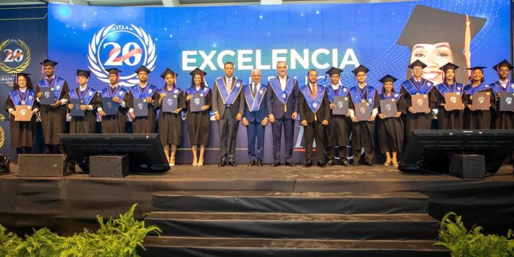Presidente Abinader encabeza vigésima graduación ordinaria del ITLA, la más grande en la historia, con récord de 642 nuevos profesionales