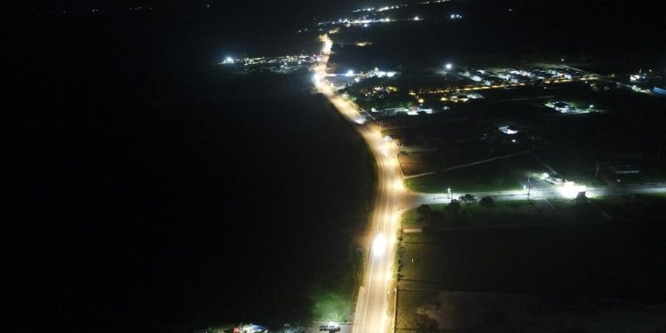 Edeeste ilumina principal acceso a Higüey con inversión superior a RD 8.2 millones