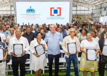 Presidente Abinader entrega 2,322 títulos de propiedad en Domingo Savio para beneficiar a más de 9,000 personas; garantiza seguridad jurídica y mayores oportunidades de desarrollo para sus familias
