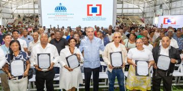 Presidente Abinader entrega 2,322 títulos de propiedad en Domingo Savio para beneficiar a más de 9,000 personas; garantiza seguridad jurídica y mayores oportunidades de desarrollo para sus familias