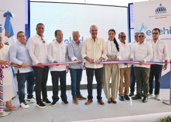 Presidente Abinader inaugura carretera Cruce Los Quemados que mejora la conectividad e impulsa el desarrollo de cientos de familias y productores agrícolas de Santiago Rodríguez