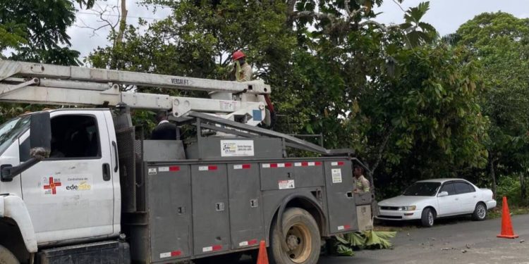 Edeeste fortalece el servicio eléctrico en Yamasá con nuevas redes y un transformador