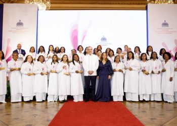 Presidente Abinader encabeza sexta edición del premio Supérate Mujer; reconocen a 35 mujeres SUPEREmprendedoras