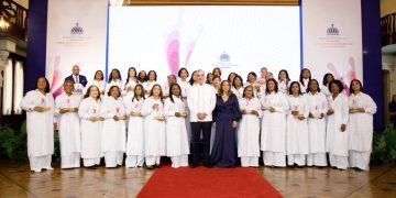 Presidente Abinader encabeza sexta edición del premio Supérate Mujer; reconocen a 35 mujeres SUPEREmprendedoras